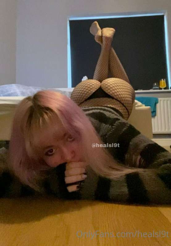 who wants a goth gf? 🖤 4
