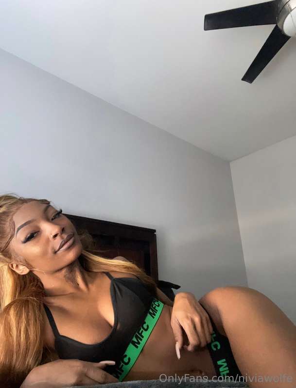 Hmmm I can't sleep who up? ☺️ Join Me On Live!
