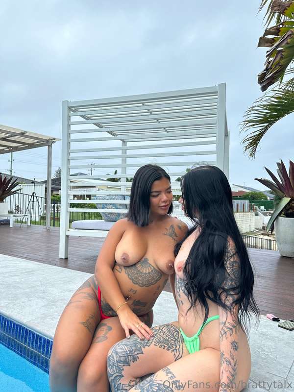 Her eying me off wishing she could eat my pussy @akirazay