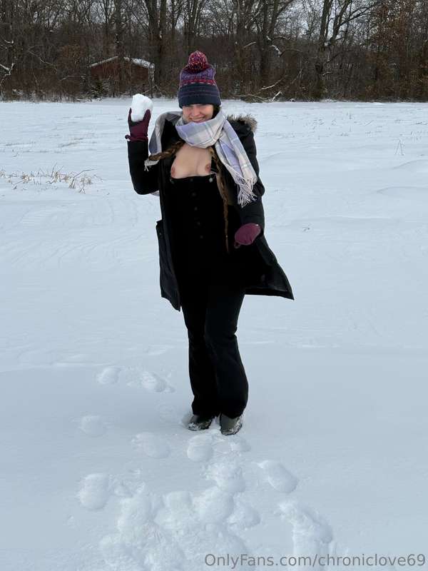 Snow ⛄️ day Let’s have a snowball fight 🤪😊 6
