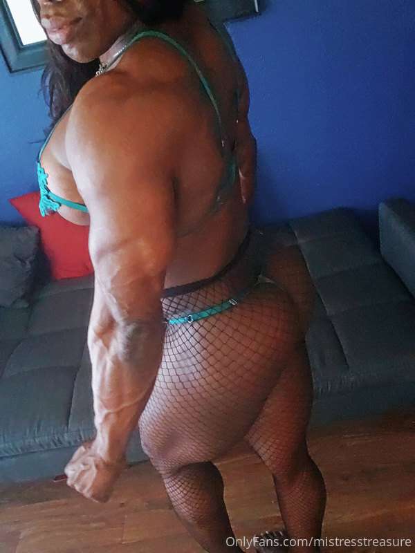 Nothing beats a sexy pair of thick muscular thighs stretchin.. 1