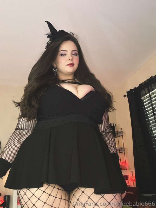 You’ve been flashed by a witch 😳🧙‍♀️🔮✨

editing a new vid 🫶🏼..