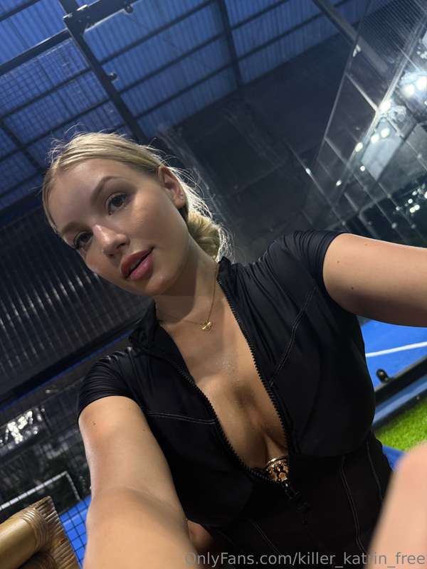 how I envy the guys that you can play padel without shirts 😅