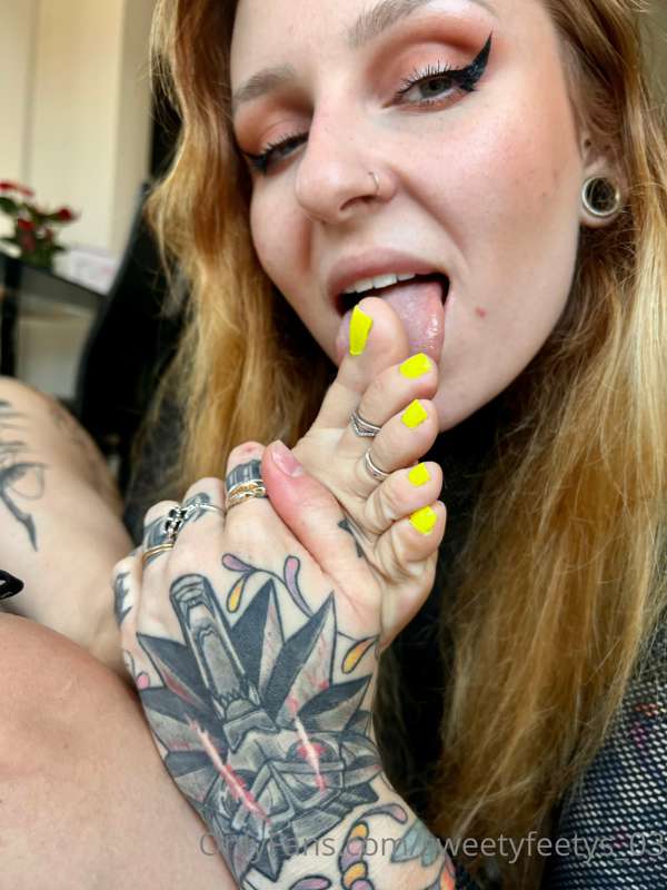 Bite , kiss or lick? 2