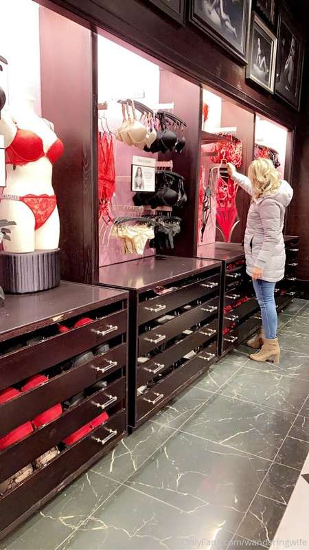 Picking out that sexy Valentines Day lingerie💋 Have a great ..