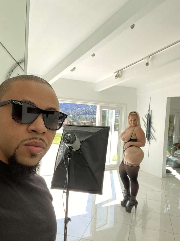 Bts 🎥 on set with @eddiejaye 🔥 them big boobs and ass so thi..