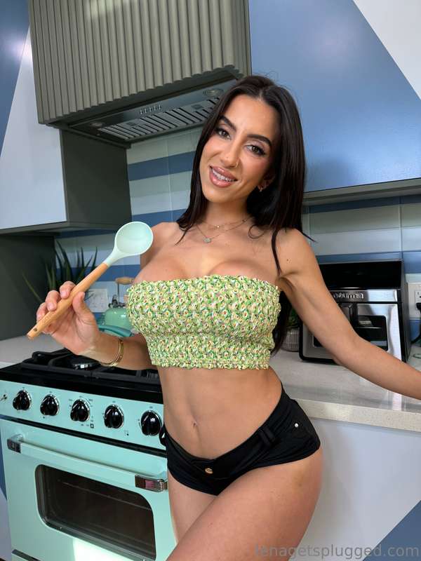 I wanna eat really something tasty right now, can you guess .. 5