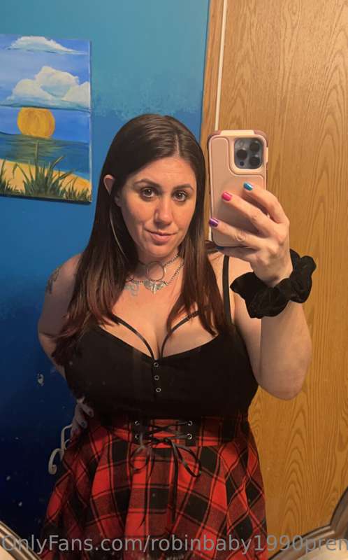 Excuse my messy bathroom….if you love me tip here 😜 36
