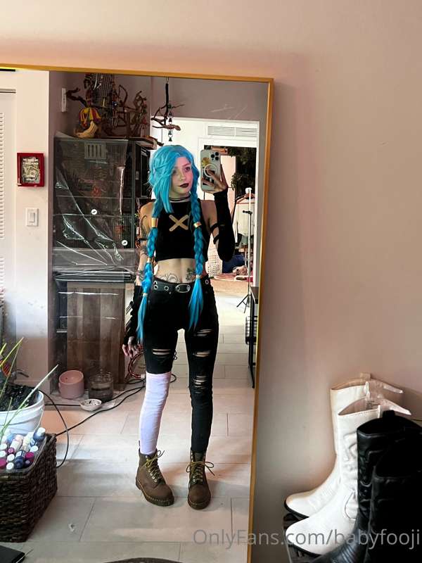 I have finally finished editing the jinx set 😳🖤👀 14