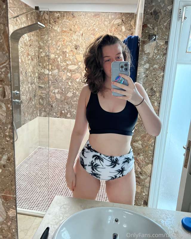 Instagram vs OnlyFans, holiday edition!