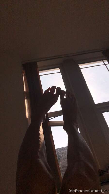 Sunshine and feet 🙋🏽‍♀️😁👌🏽👠