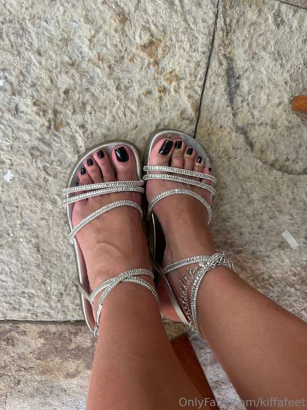 I want you to make a massage on my tired feet