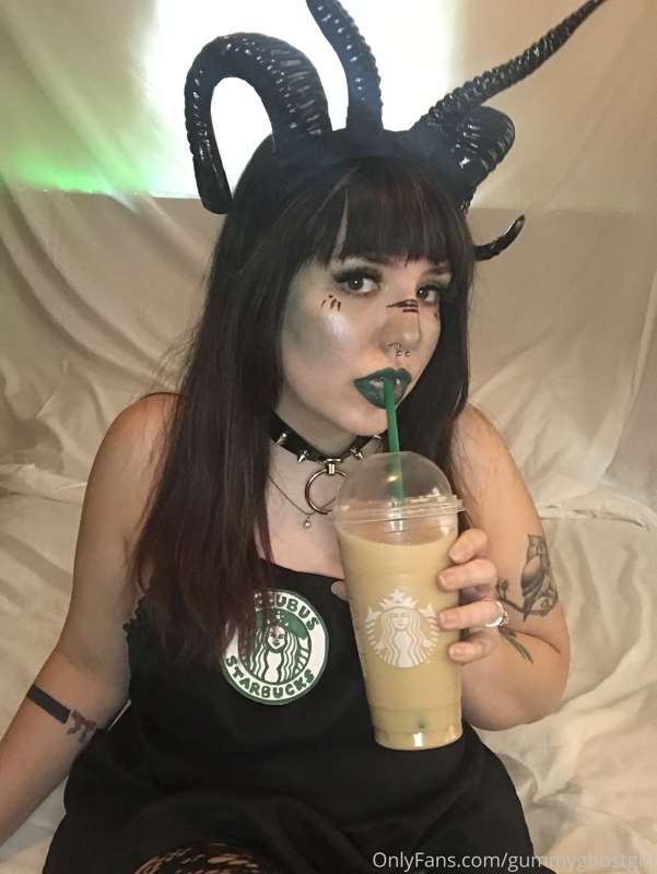 You’ve heard of Goth IHOP and Catgirl Chipotle, but what abo.. 39