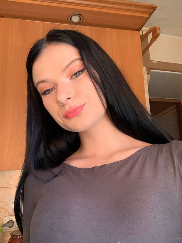 Just want to say Hi and wish you a good day 😘