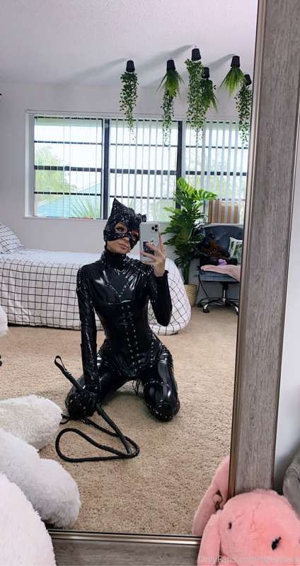 Catwoman (latex) pt. 2 🐱💗 Im definitely bringing this set ba.. 19