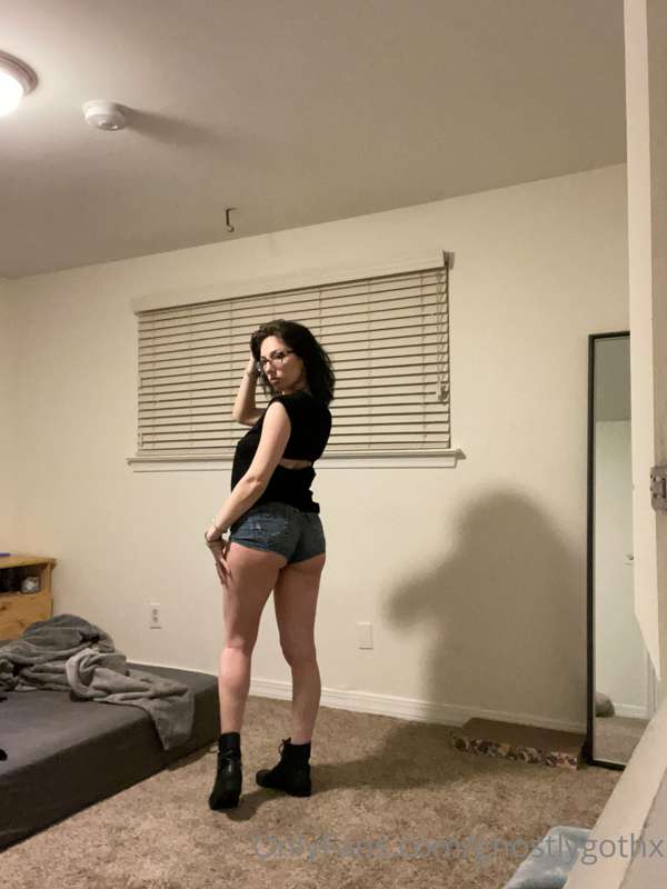 Hope you’re all getting some booty tonight 😜😉