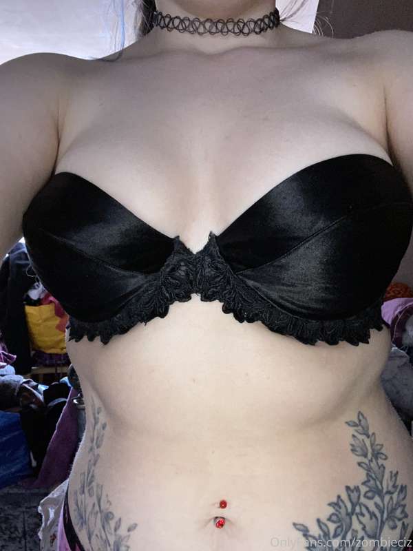 Trying to decide which of my old bras I should ditch...💖 wha.. 10
