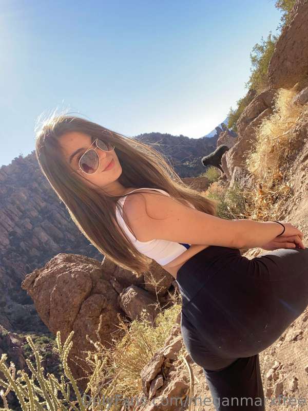 Zen puppers in the distance ✨ tip $3 to make me horny 😍

@me..