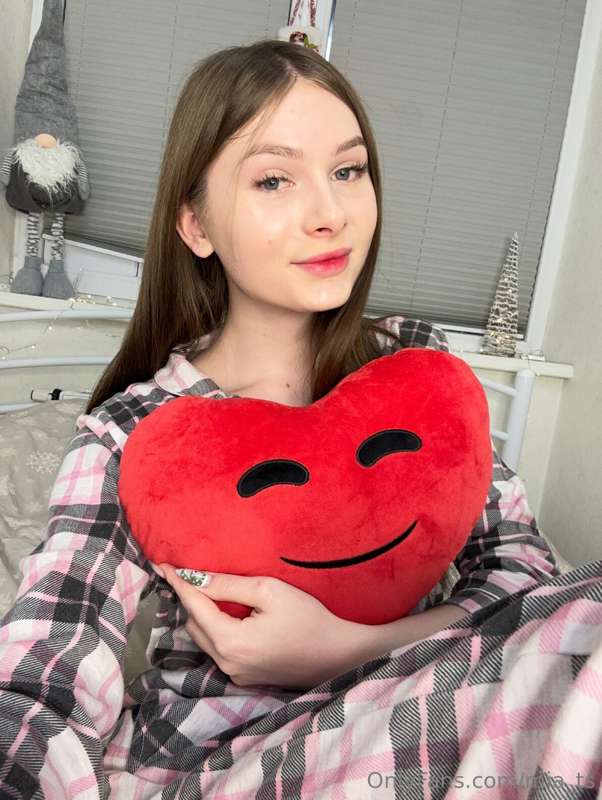 I give you a sweet smile and a heart to make your day better..