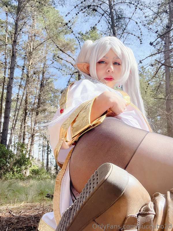 Frieren 💕💕 está como para un outdoor en el bosque 😳 3