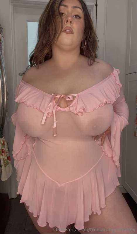 This outfit had me feeling so hot and fat 🐽Don’t you think i.. 16