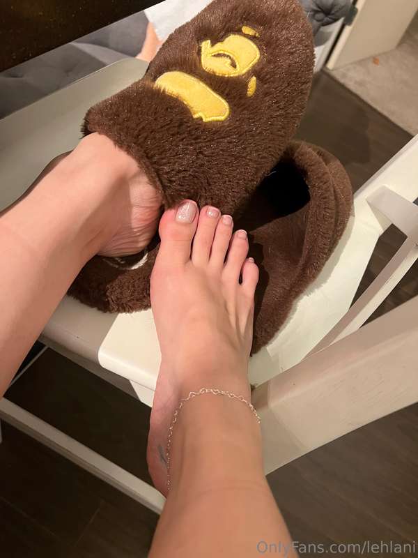 No box of chocolates just my little toes to suck on 💘💘💘