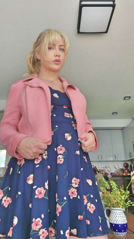 Some pics with the ol phone in my cute dress. The ones who w..