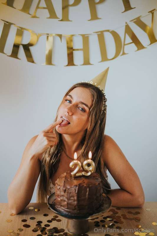 It's my birthday ✨ואין מתרגשת ממני לפתוח את השנה האחרונה של ..