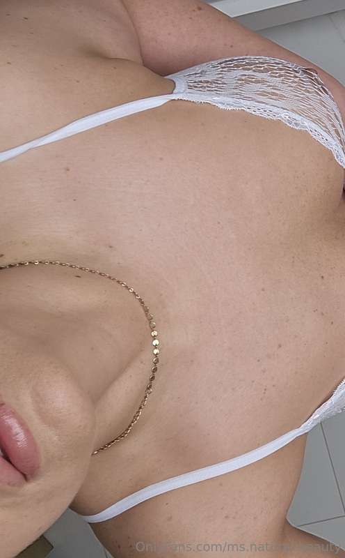 I like the white color and I like mesh... and you?😇😇😇