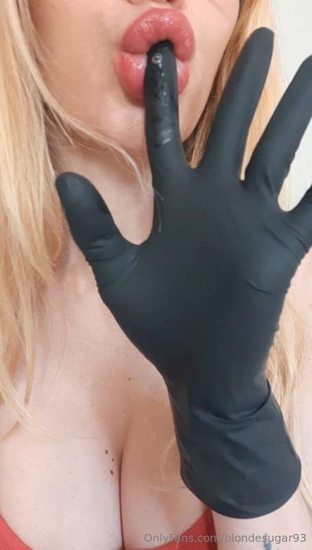 Gloves, spit, juicy lips & tittiessss 5