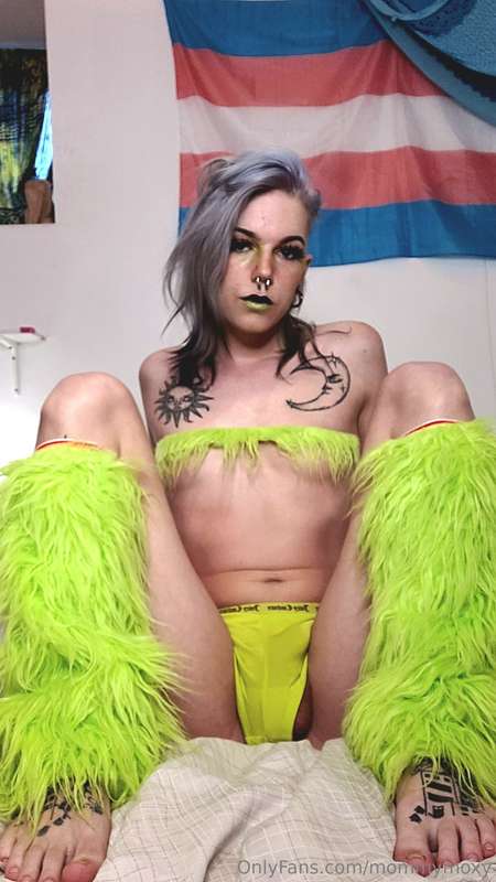 The grinch missed Christmas this year cause she was too busy.. 9