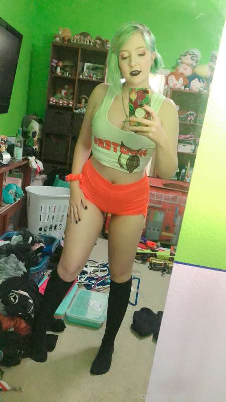 Alternative Hooters girl pics? 😊😈😁 tip me to encourage me to.. 9