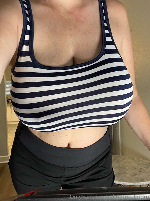 gotta get my workout in 😉 💦💦 3