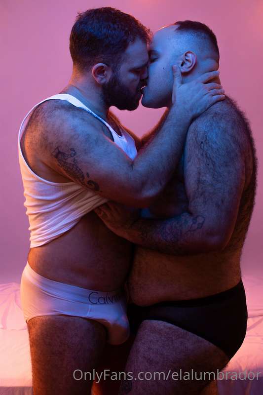 photoshoot. models: @ariesoctyy and @scruffystocky 1