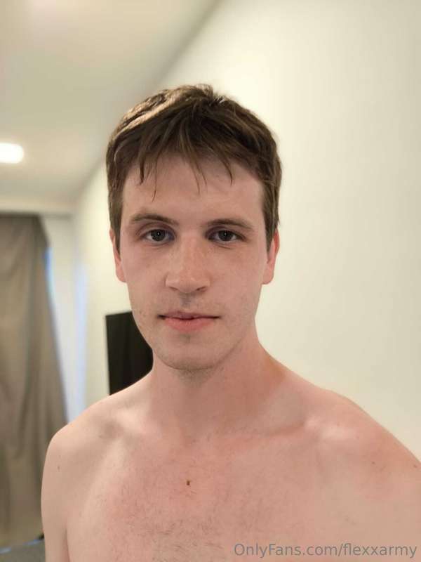 😱 He is new on onlyfans and his account is free today! Just ..