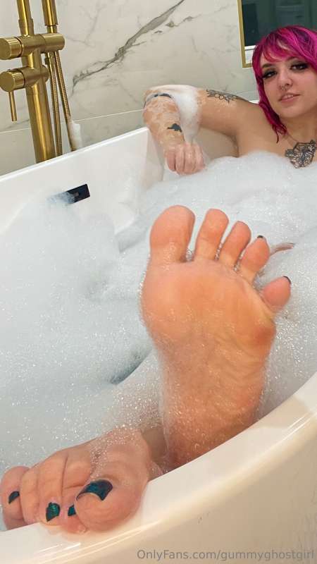 Good morning pervs! 😘 You know, I’ve never given a soapy foo.. 11
