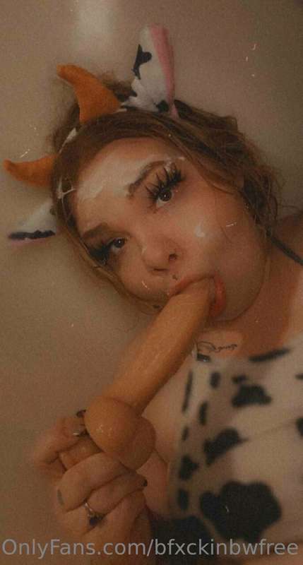 Do you like milky cow sluts begging for your milk? 

Gimme y.. 2