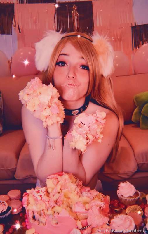 Hi I’m 25 today! 💕 2