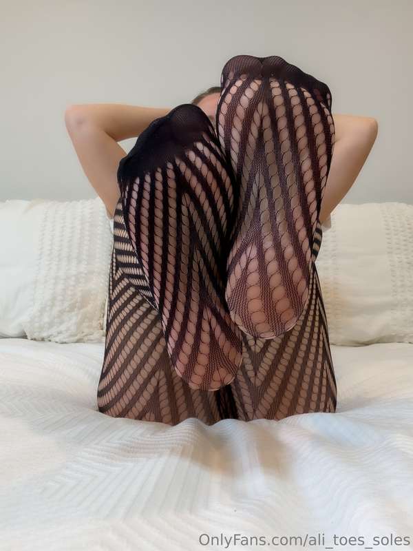There's something about soles through pantyhose 🥰