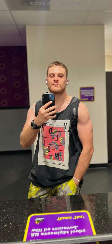 🏋️‍♀️ Doing a push split this morning. Focusing on shoulders.. 1