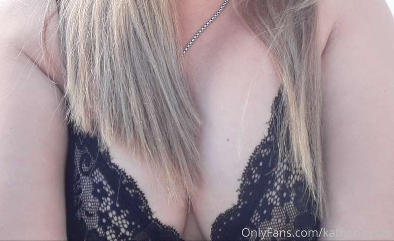 @Katherinesex looking for somebody to play with😏  And she wi..