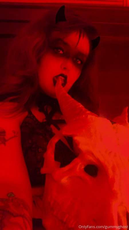 Join my gummy cult 💋 1