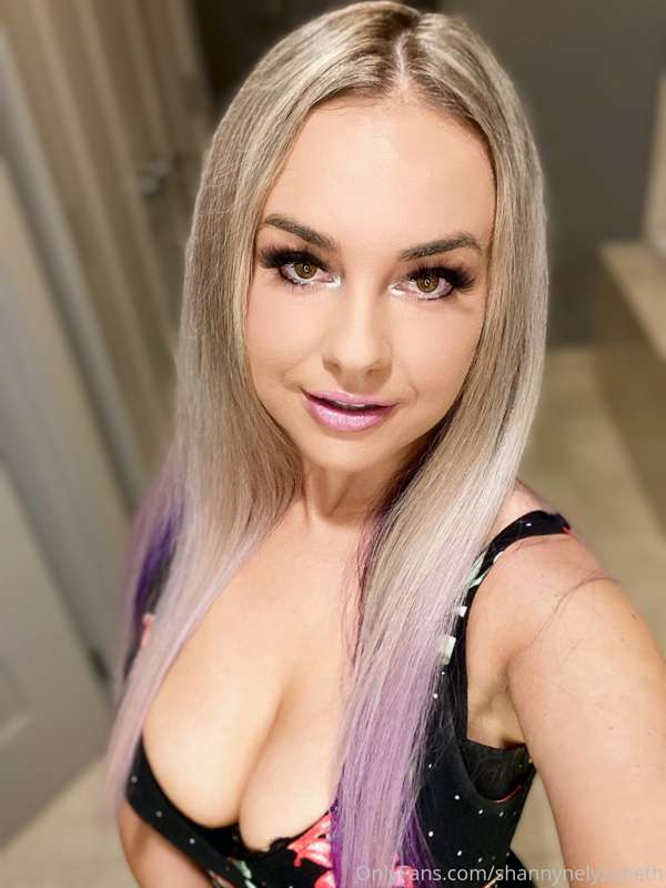 Hope everyone’s having a good evening. 😘💋