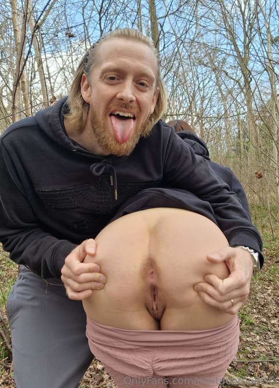 Horny couple in the woods 😈🌲 Ready to show off and have some.. 7