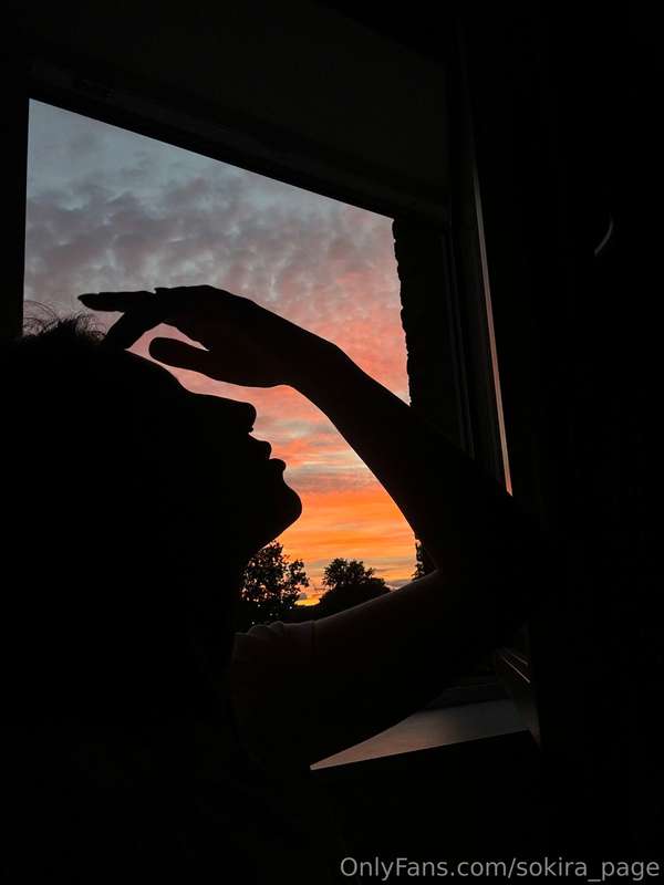 🌆in the dark it's time to share secrets