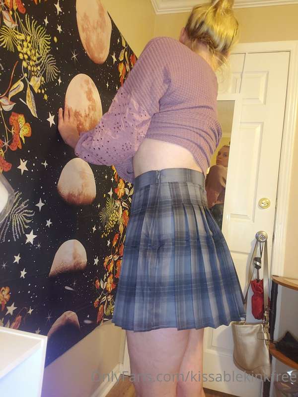 Finally hopped on the pleated miniskirt trend ❤ do you guys ..