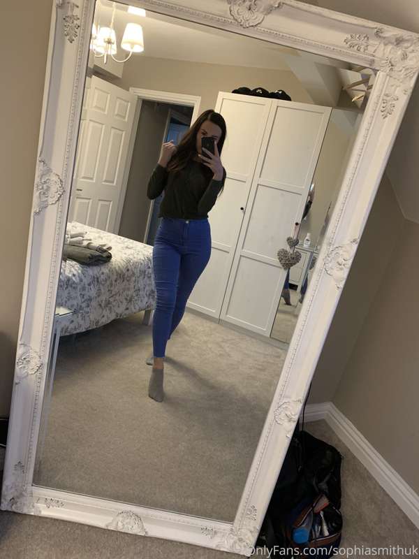 A pretty pointing toe princess in jeans x