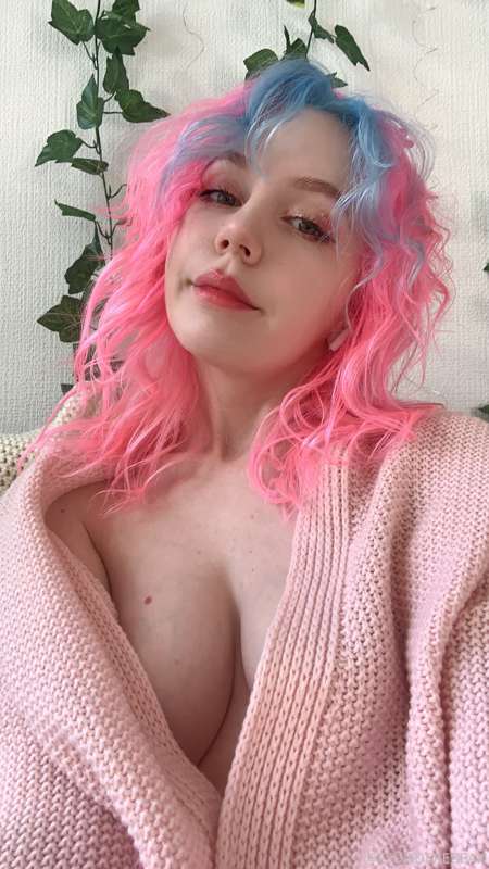 just me and my new hair color💙💖 2