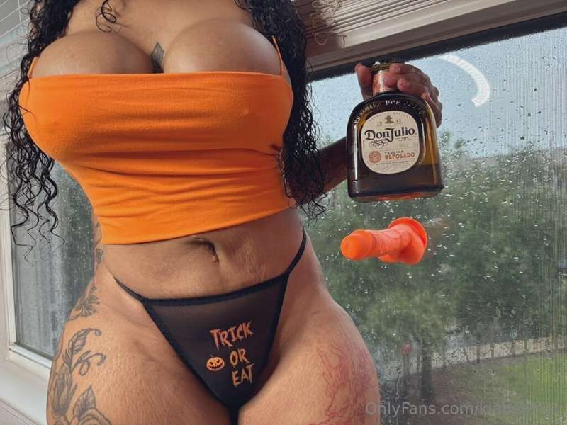 Which photo is your fave? 1-2 🥴🎃