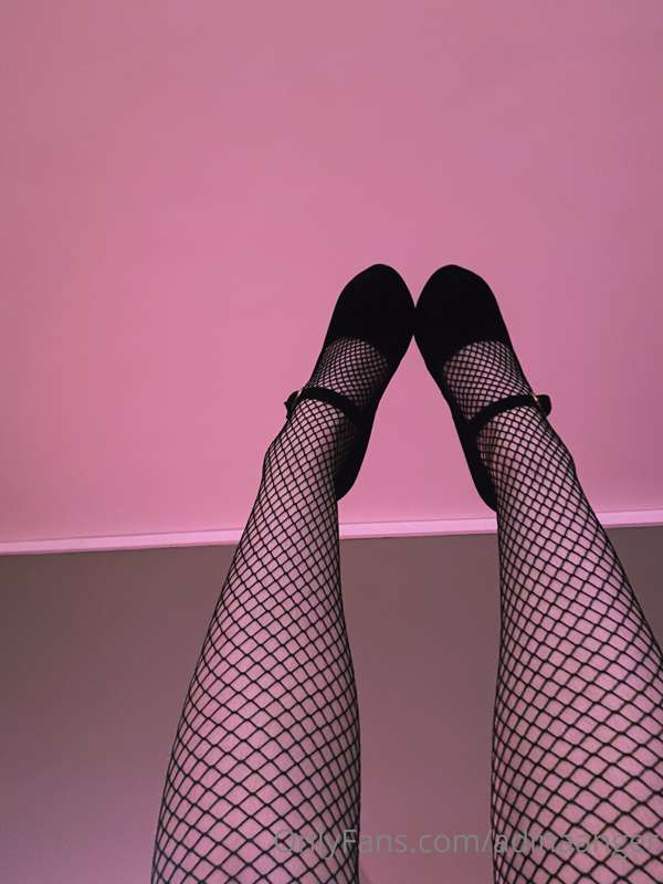 rip them
apart
like my legs for you
💗